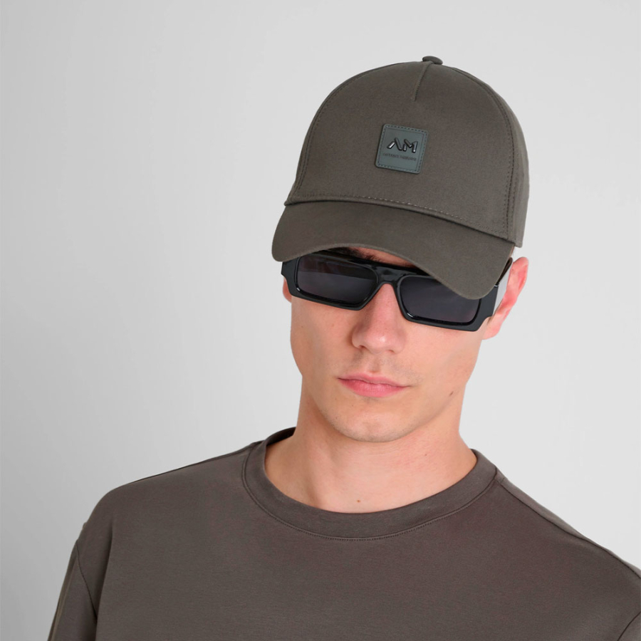casquette-a-visiere-de-style-baseball-avec-patch-logo casquette-a-visiere-de-style-baseball-avec-patch-logo
