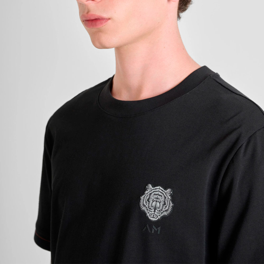 t-shirt-mit-kleinem-tiger-logo