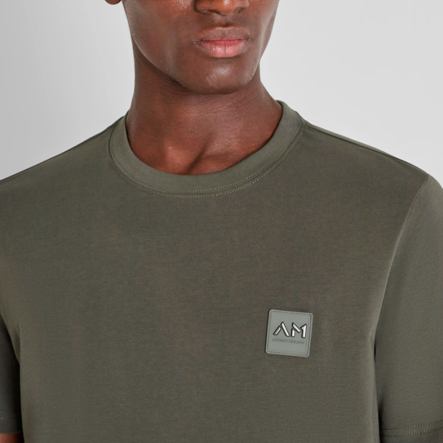 camiseta-com-logo-pequeno-impresso camiseta-com-logo-pequeno-impresso