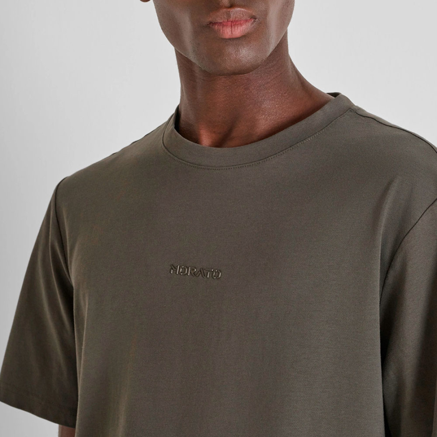 camiseta-con-logotipo-estampado-efecto-esponja