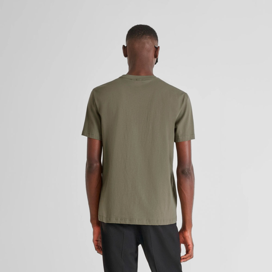 camiseta-com-estampa-de-logotipo-pintado