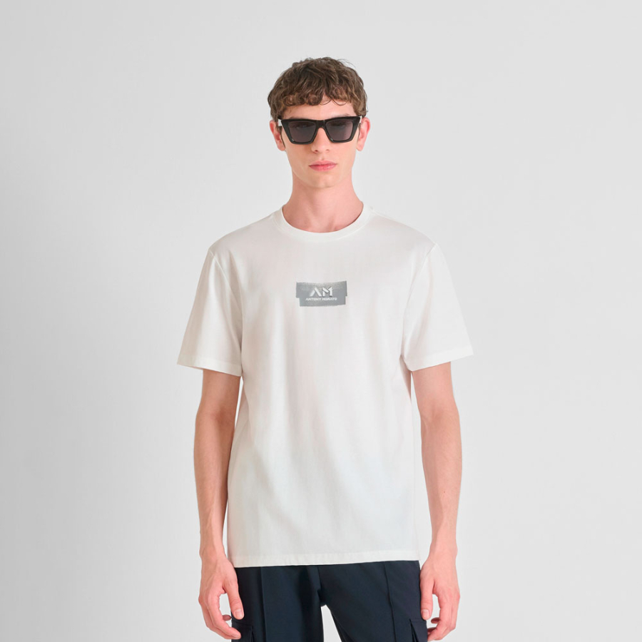 camiseta-com-estampa-de-logotipo