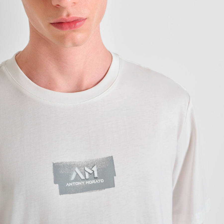 camiseta-con-estampado-de-logo camiseta-con-estampado-de-logo