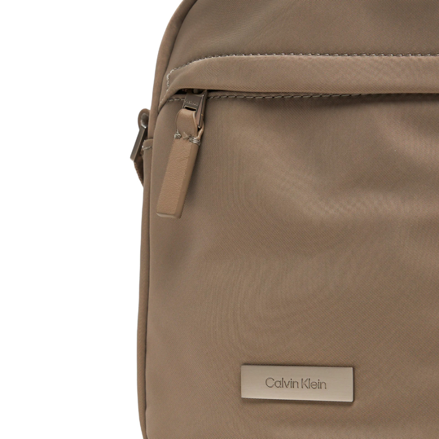 reportertasche-aus-mattem-nylon reportertasche-aus-mattem-nylon