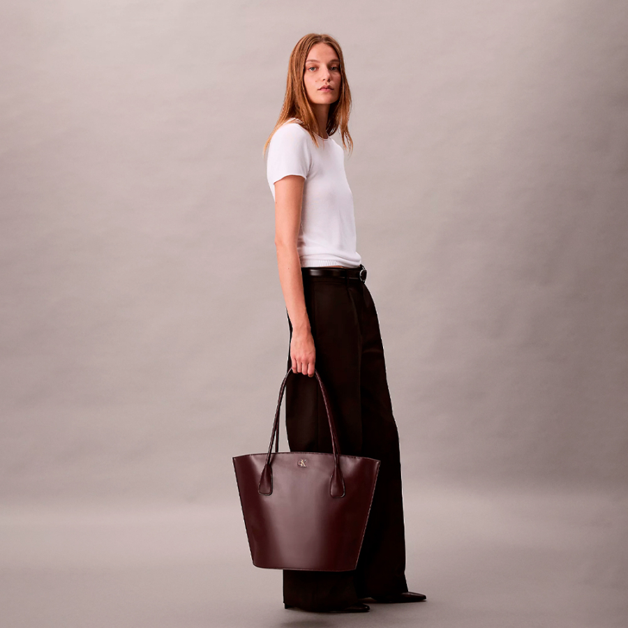sac-fourre-tout-avec-logo-monogramme sac-fourre-tout-avec-logo-monogramme