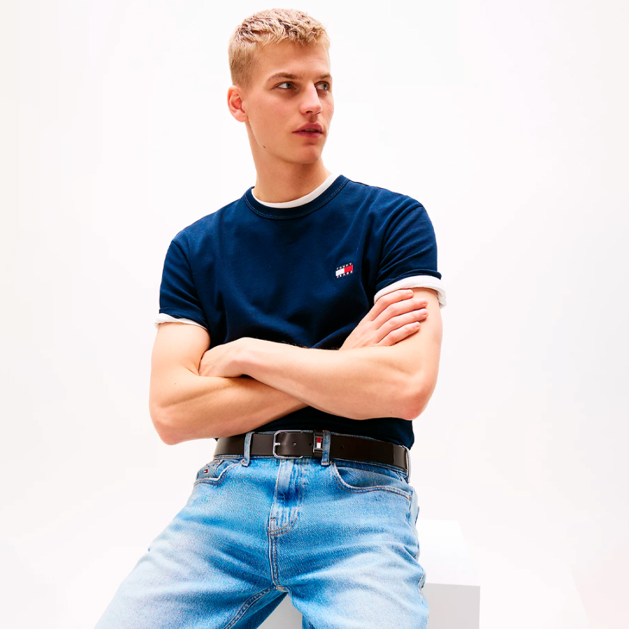 camiseta-de-cuello-redondo-con-parche-tonal camiseta-de-cuello-redondo-con-parche-tonal