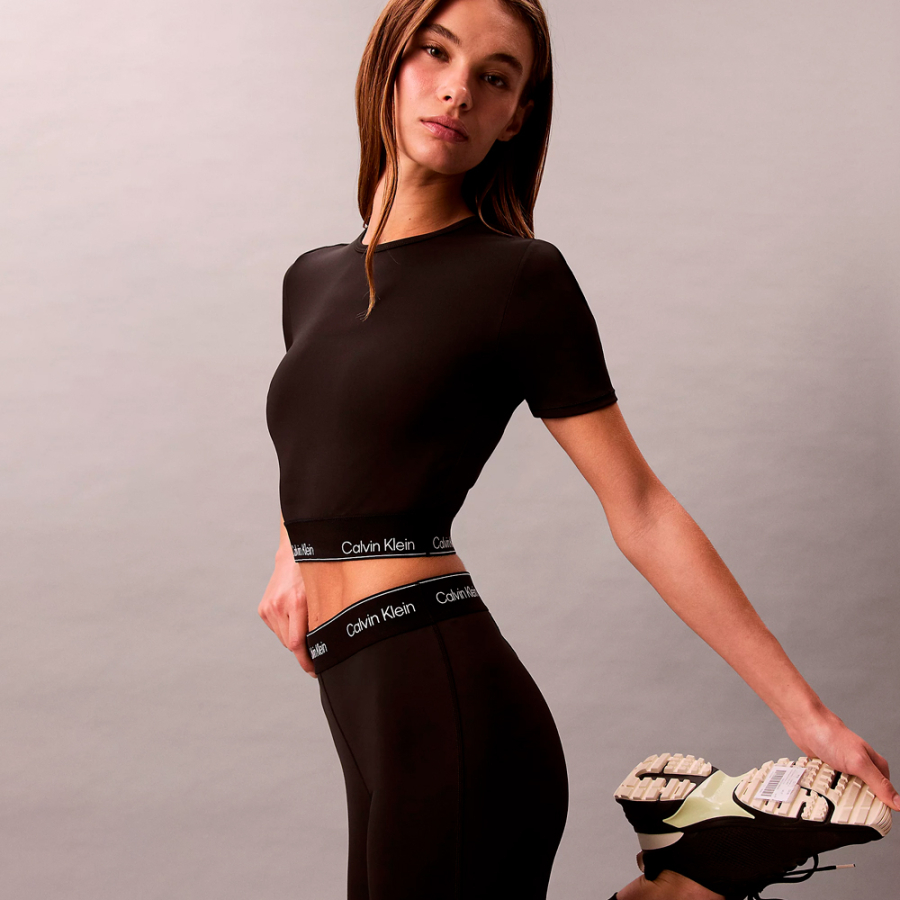 kurzes-technisches-sport-t-shirt kurzes-technisches-sport-t-shirt