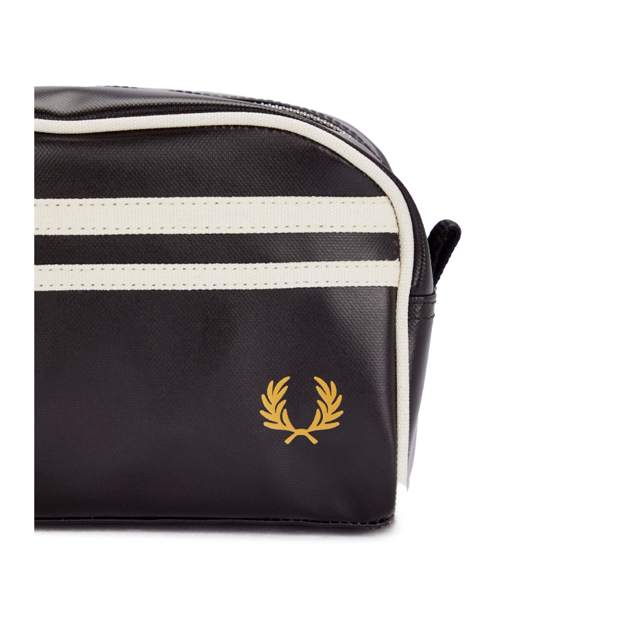 laurel-wreath-wash-bag laurel-wreath-wash-bag