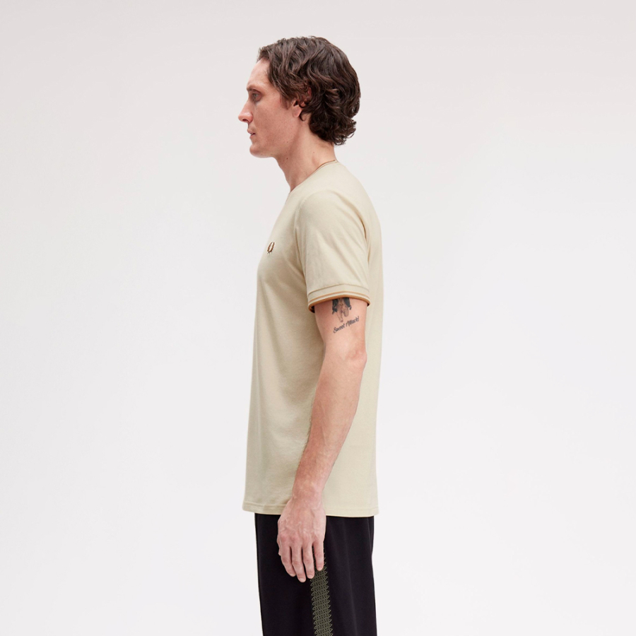 t-shirt-mit-doppelstreifen