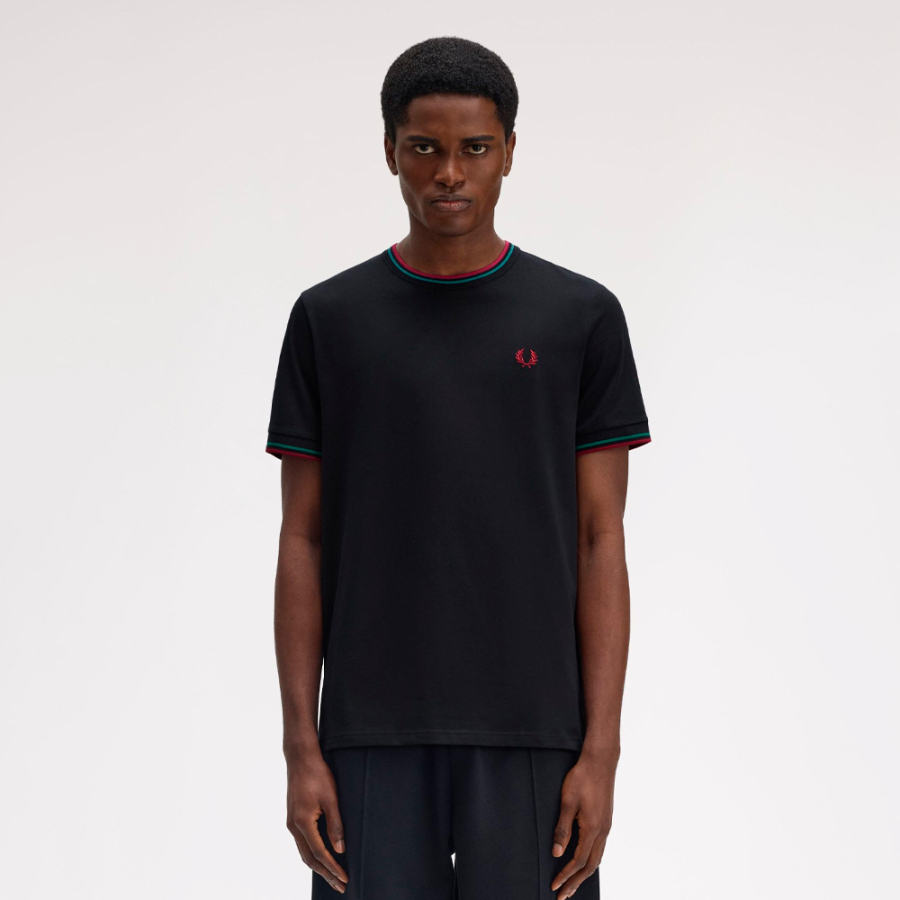 maglietta-con-doppia-punta