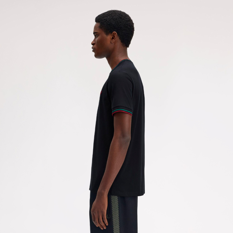 maglietta-con-doppia-punta