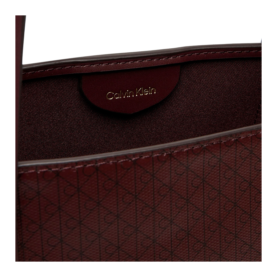 petit-sac-fourre-tout-avec-logo-monogramme-et-pochette petit-sac-fourre-tout-avec-logo-monogramme-et-pochette