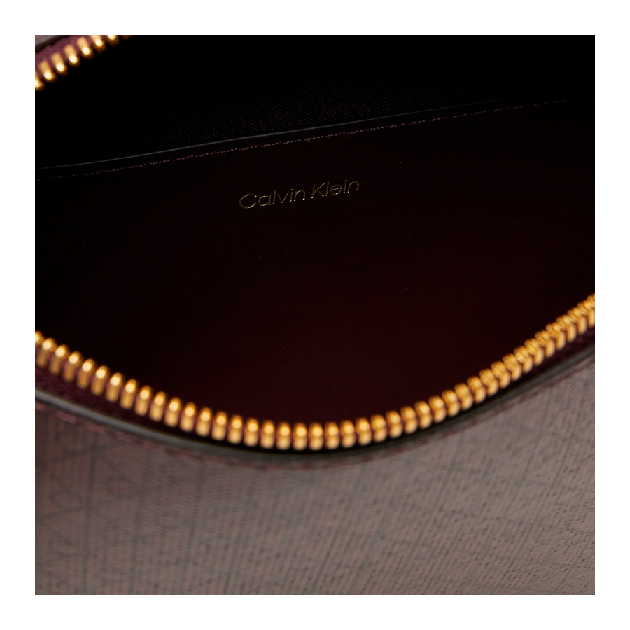 sac-bandouliere-avec-logo-monogramme-sur-toute-la-surface sac-bandouliere-avec-logo-monogramme-sur-toute-la-surface