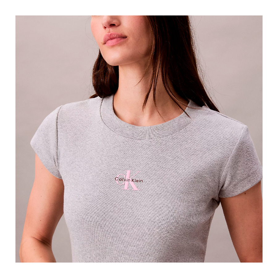 kurzes-t-shirt-mit-monogramm-logo kurzes-t-shirt-mit-monogramm-logo