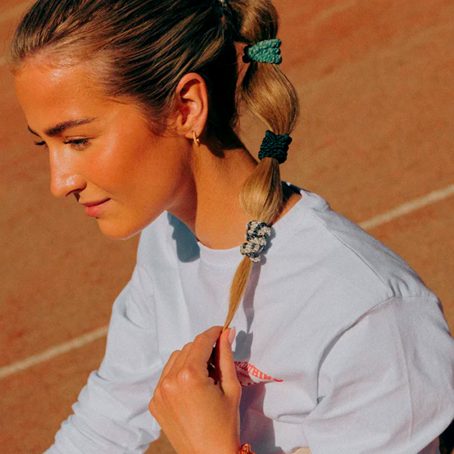 scrunchie-listrado-cinza-prateado scrunchie-listrado-cinza-prateado