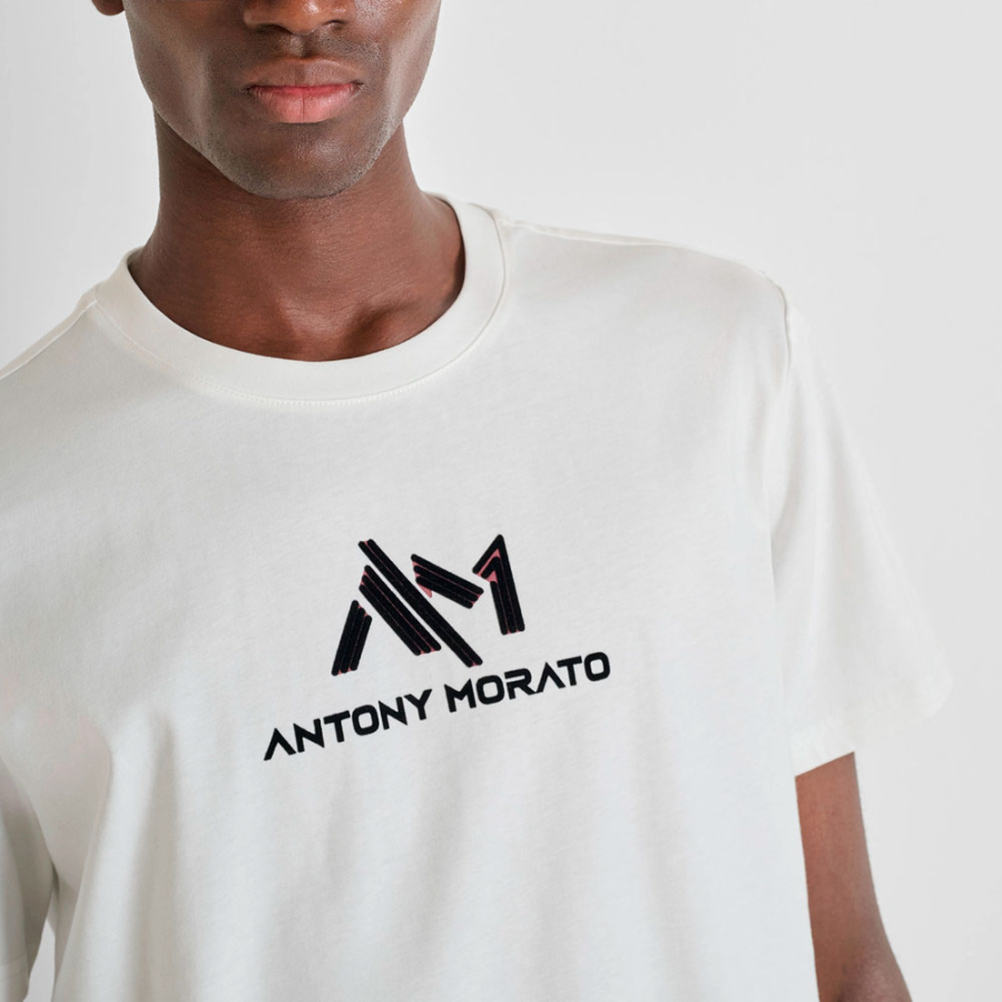 t-shirt-mit-aufgedrucktem-logo t-shirt-mit-aufgedrucktem-logo