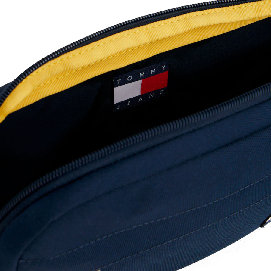 borsa-da-cintura-essenziale-con-scritta borsa-da-cintura-essenziale-con-scritta