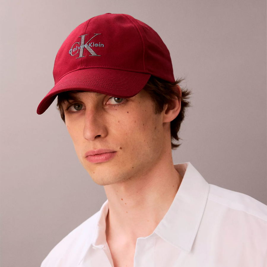 gorra-de-beisbol-con-logo-monograma-bordado gorra-de-beisbol-con-logo-monograma-bordado