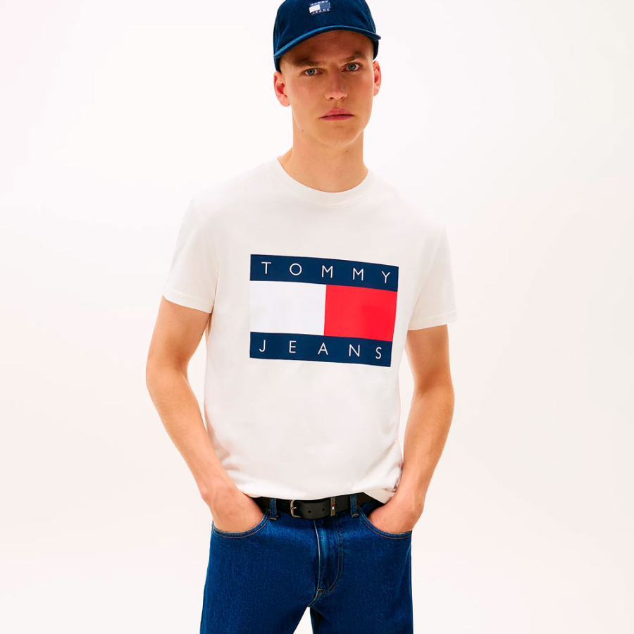 camiseta-de-cuello-redondo-con-parche camiseta-de-cuello-redondo-con-parche
