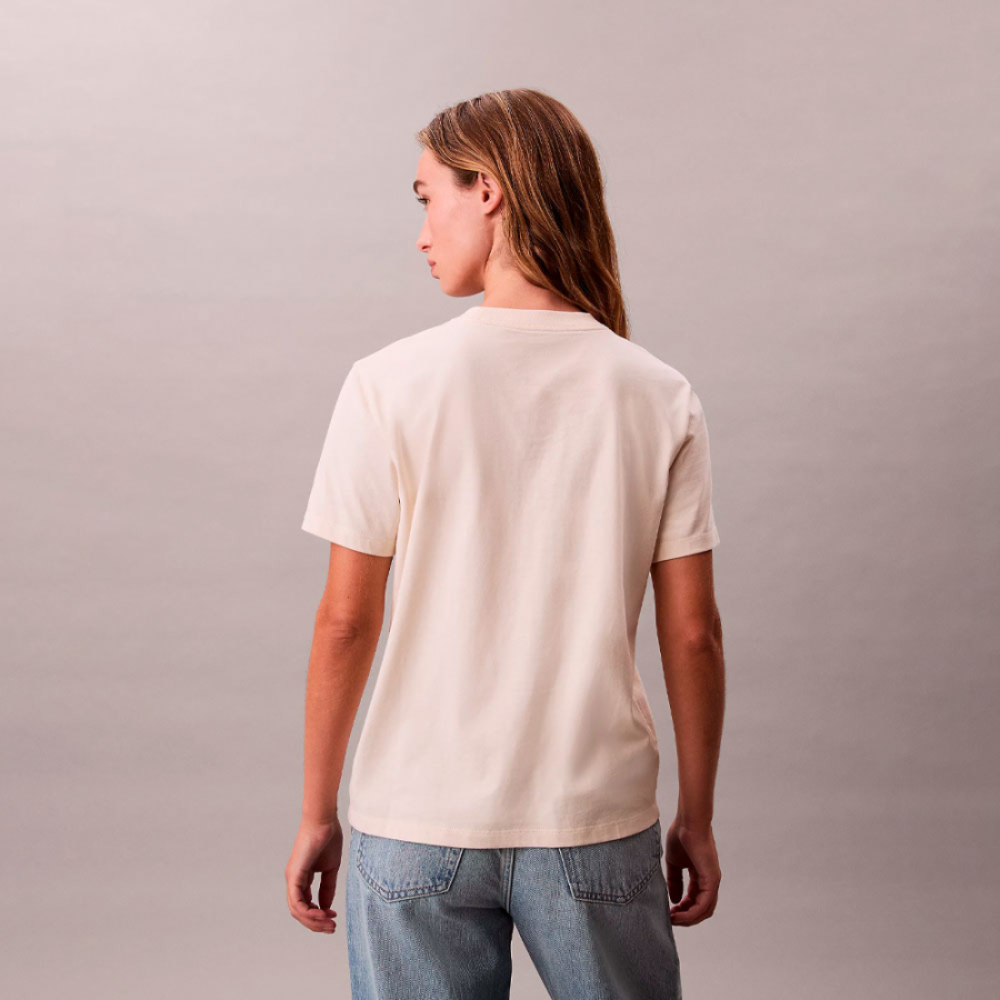 camiseta-com-logotipo-do-monograma camiseta-com-logotipo-do-monograma