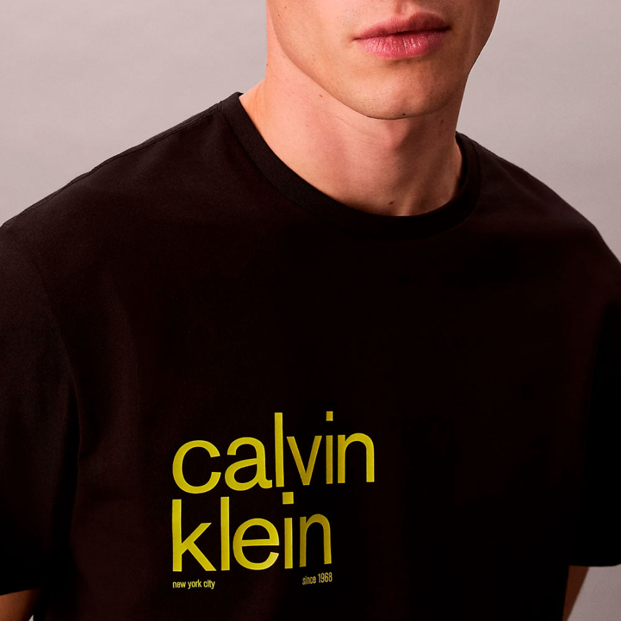 locker-sitzendes-t-shirt-mit-kreisgrafik