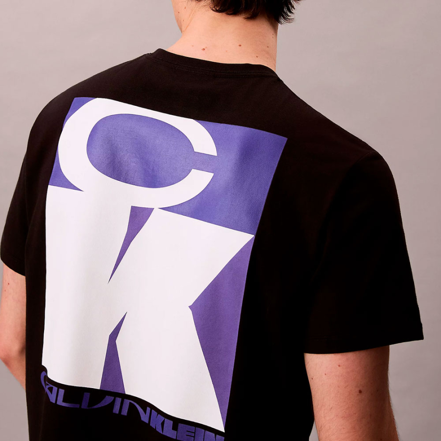 t-shirt-ample-avec-logo-graphique-audacieux t-shirt-ample-avec-logo-graphique-audacieux