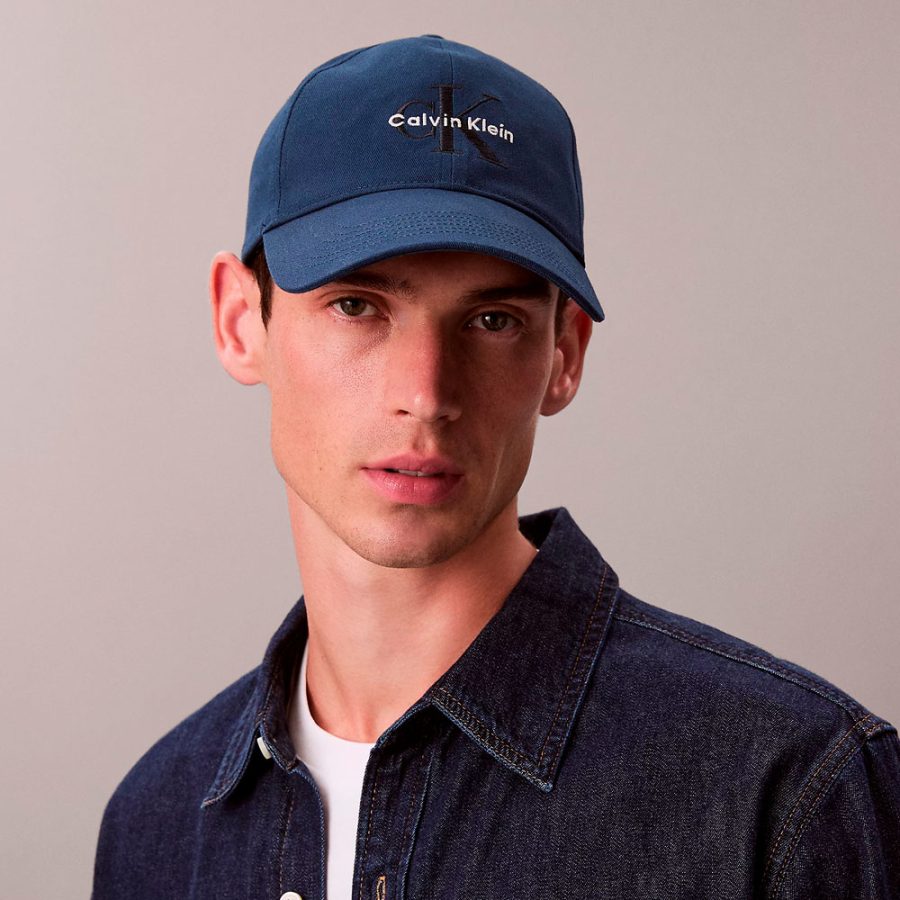 casquette-de-baseball-avec-logo-monogramme-brode casquette-de-baseball-avec-logo-monogramme-brode