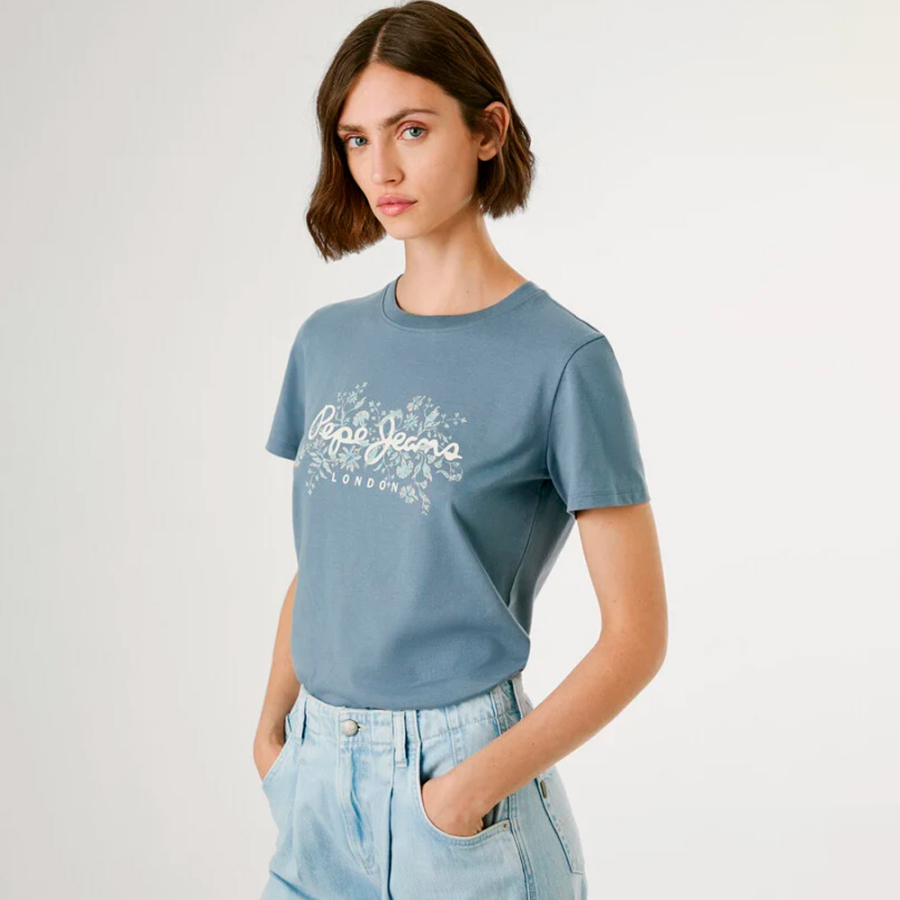 t-shirt-mit-blumendruck-und-logo t-shirt-mit-blumendruck-und-logo