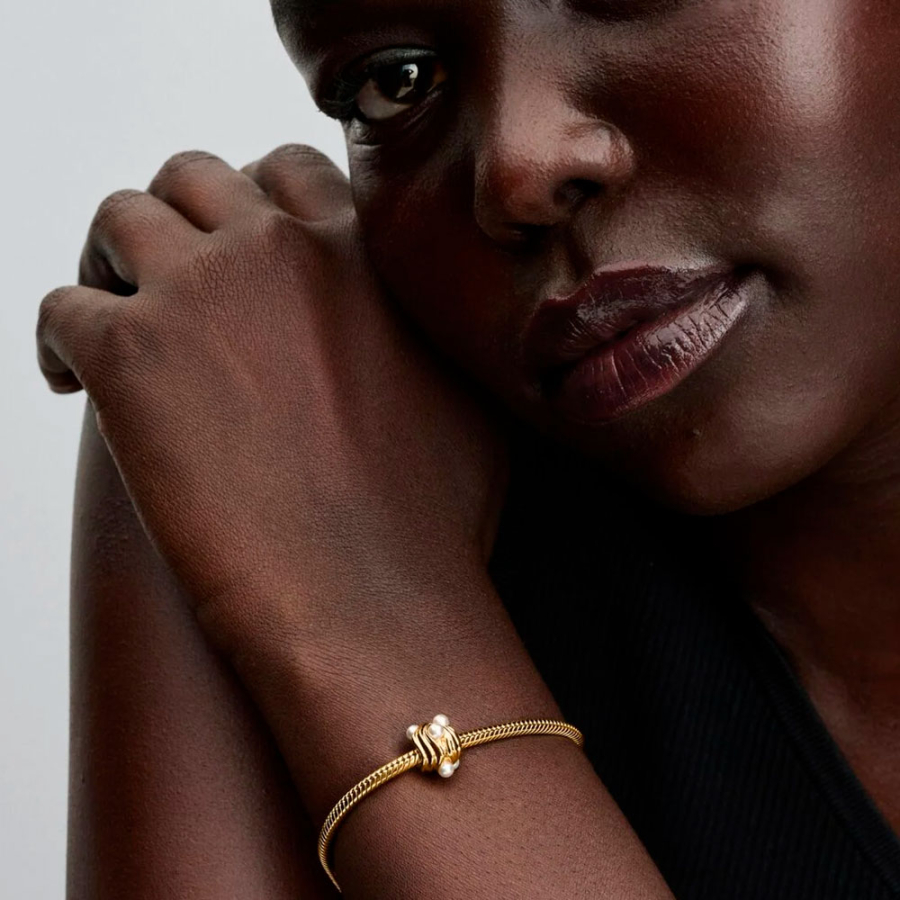 abstract-waves-charm-763915c01 abstract-waves-charm-763915c01