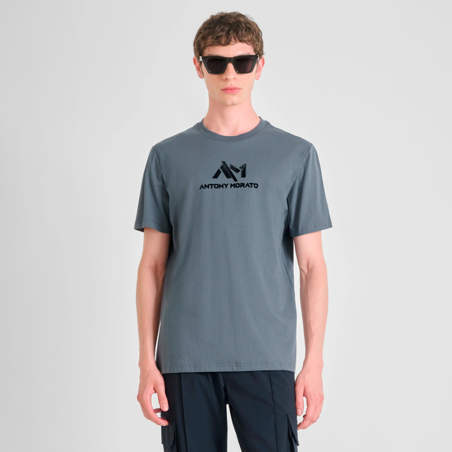 t-shirt-mit-normaler-passform-und-logodruck t-shirt-mit-normaler-passform-und-logodruck