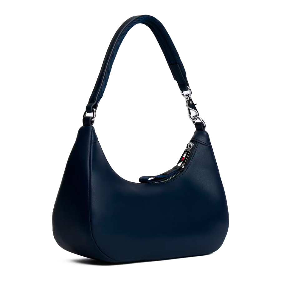 borsa-a-tracolla-con-logo-metallico borsa-a-tracolla-con-logo-metallico