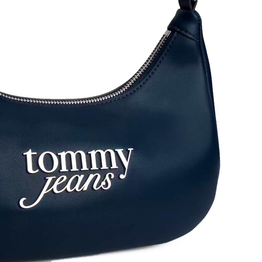 bolso-de-hombro-con-logo-metalico bolso-de-hombro-con-logo-metalico