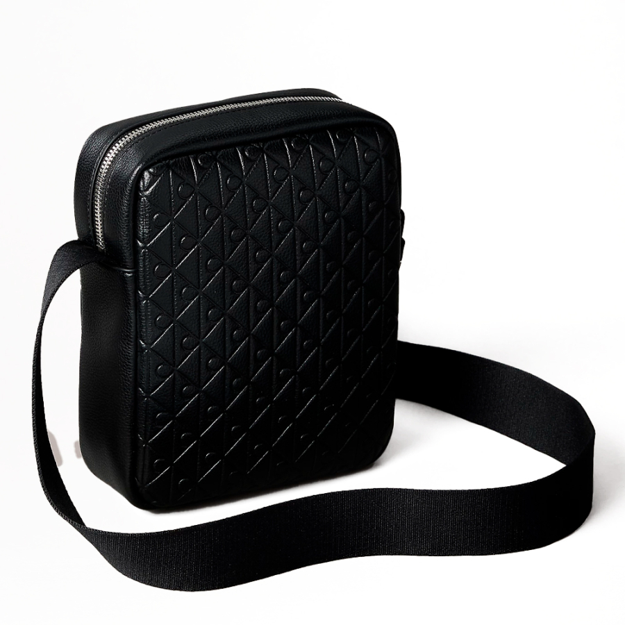 sac-reporter-avec-logo-iconique-grave sac-reporter-avec-logo-iconique-grave