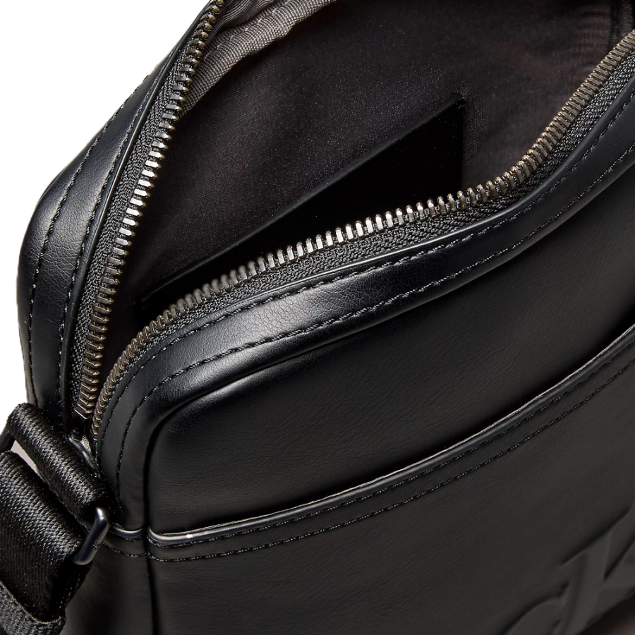 bolsa-de-reporter-com-logotipo-monograma-gravado bolsa-de-reporter-com-logotipo-monograma-gravado