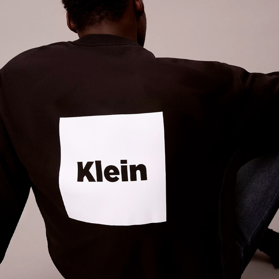 hochwertiges-locker-sitzendes-fleece-sweatshirt-mit-grafischem-logo hochwertiges-locker-sitzendes-fleece-sweatshirt-mit-grafischem-logo