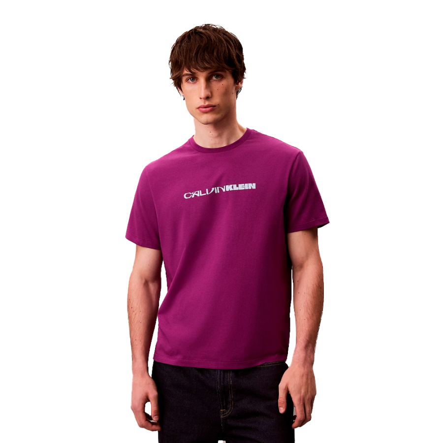 loose-fitting-tee-with-bold-graphic-logo