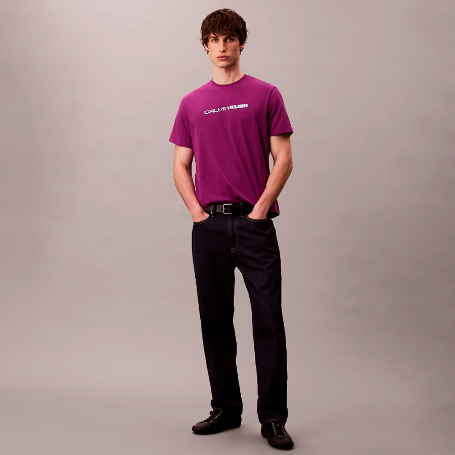 loose-fitting-tee-with-bold-graphic-logo