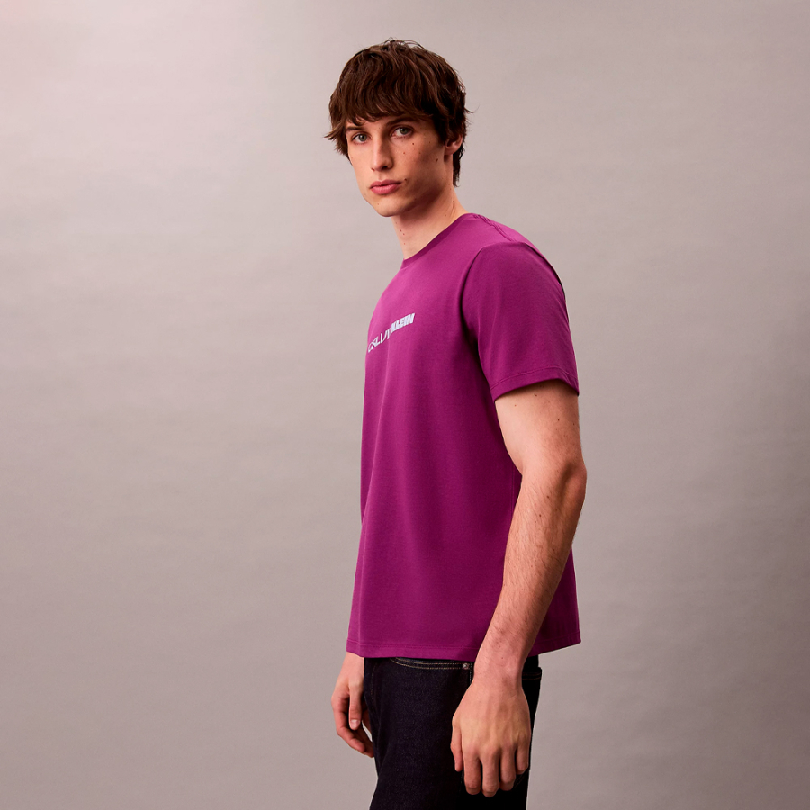 loose-fitting-tee-with-bold-graphic-logo