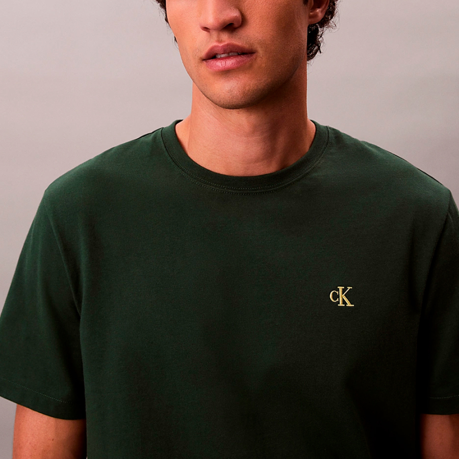 t-shirt-ampia-con-monogramma-ricamato