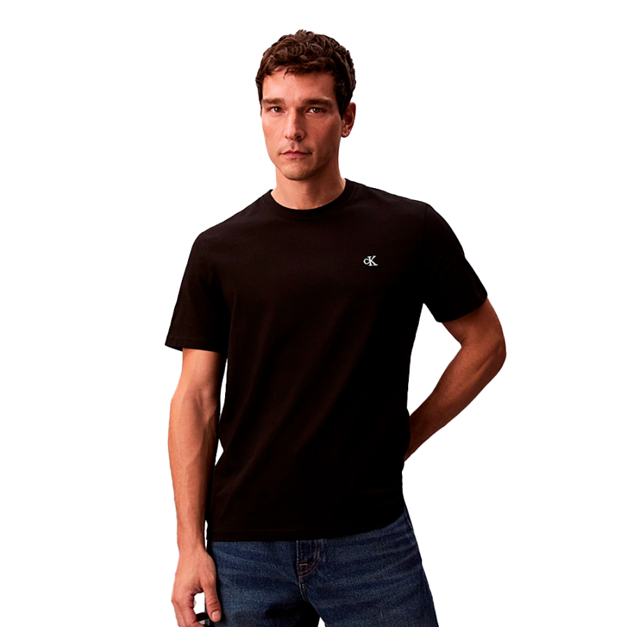 camiseta-holgada-con-monograma-bordado