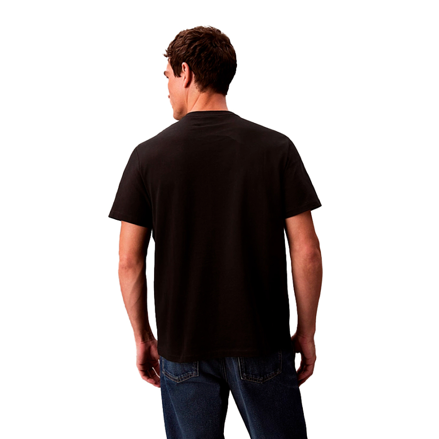 camiseta-folgada-com-monograma-bordado