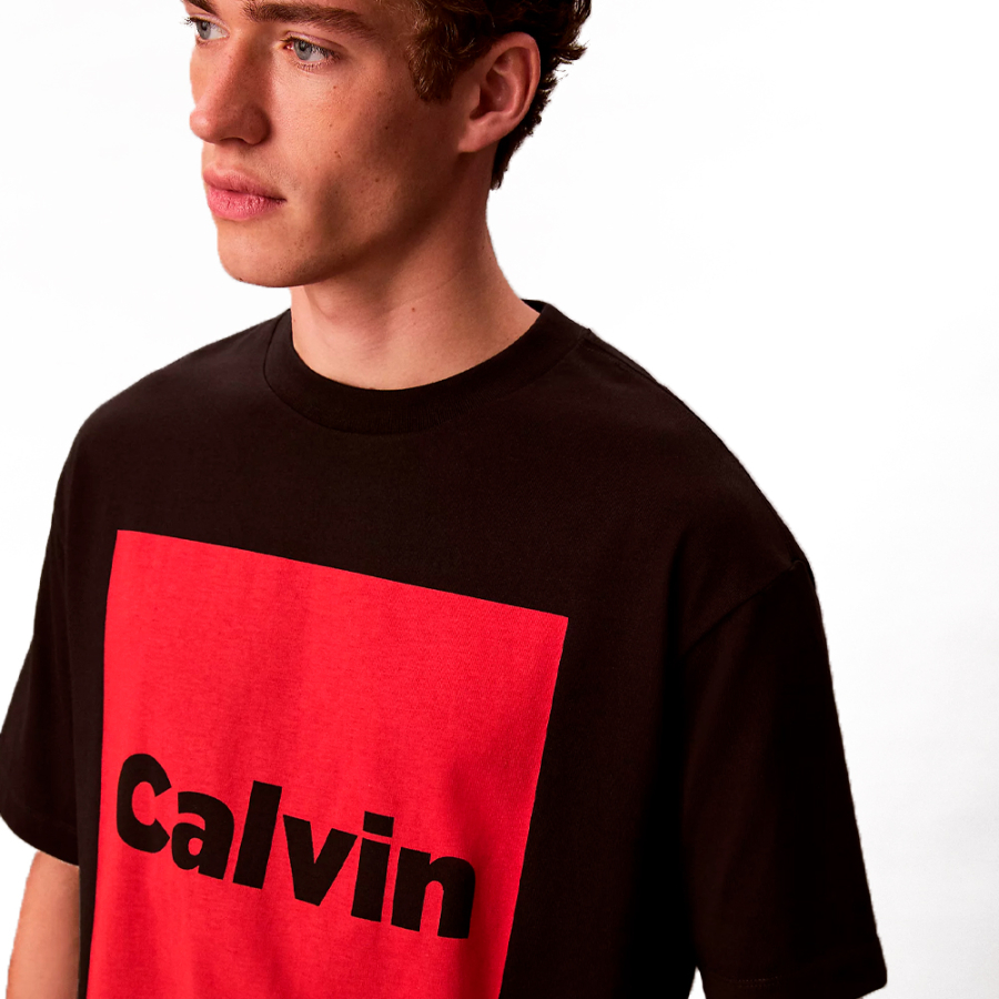 camiseta-holgada-con-grafico-de-logo-encasillado camiseta-holgada-con-grafico-de-logo-encasillado