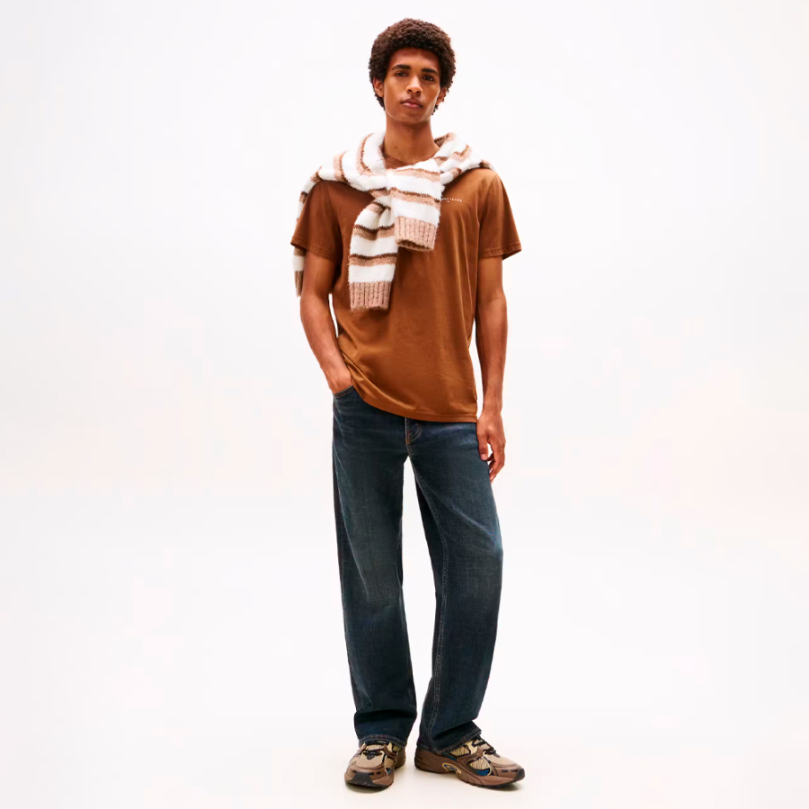 schmales-t-shirt-mit-linearem-logo