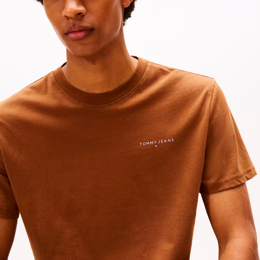 camiseta-slim-con-logo-lineal camiseta-slim-con-logo-lineal