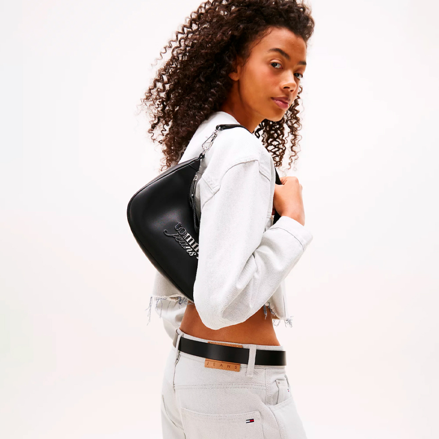 bolso-de-hombro-con-logo-metalico bolso-de-hombro-con-logo-metalico