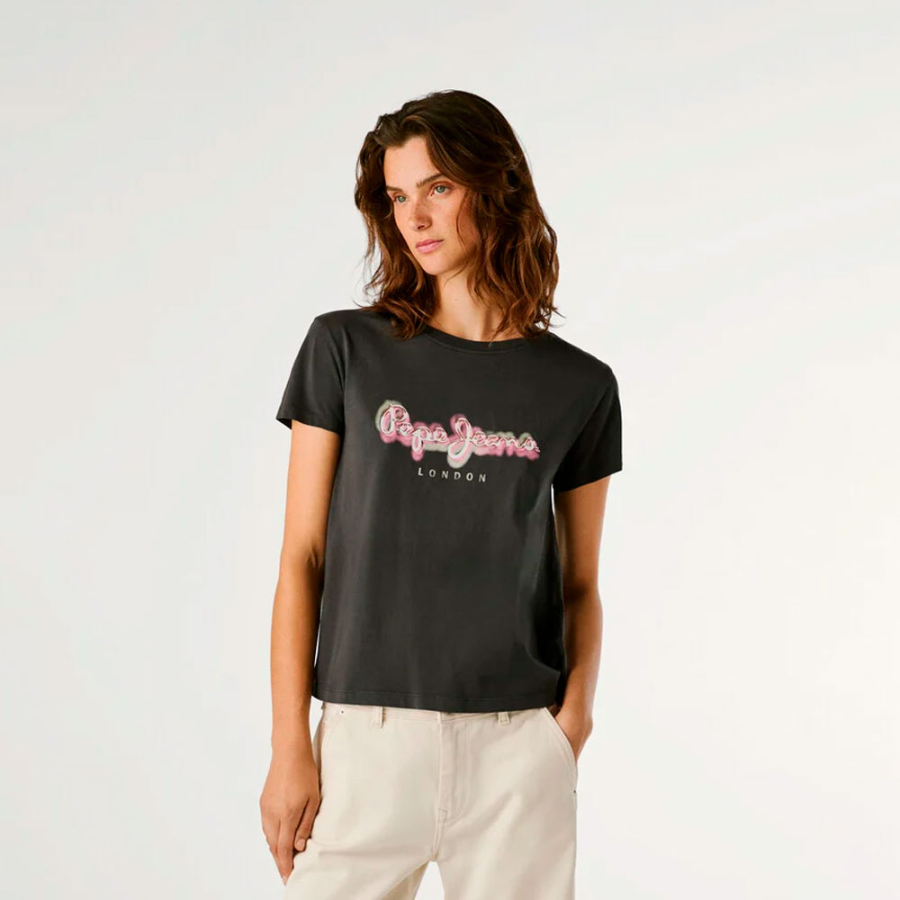 camiseta-com-estampa-de-logotipo