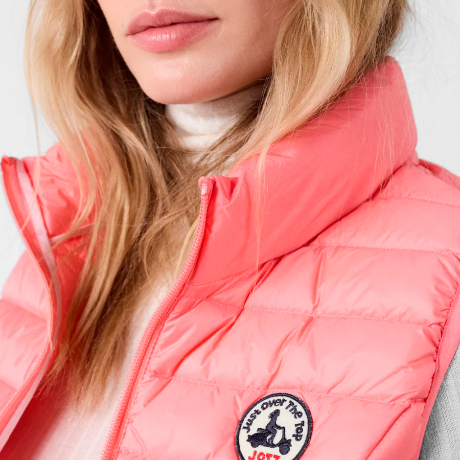 sleeveless-lightweight-down-jacket