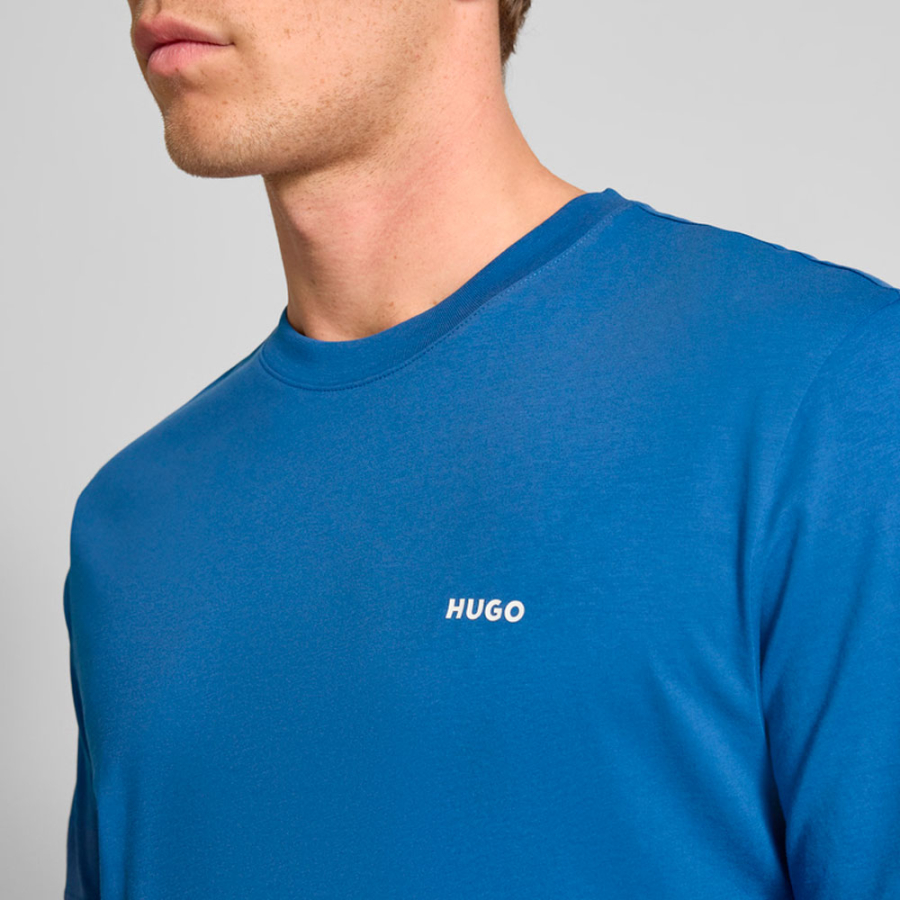 t-shirt-mit-aufgedrucktem-logo t-shirt-mit-aufgedrucktem-logo