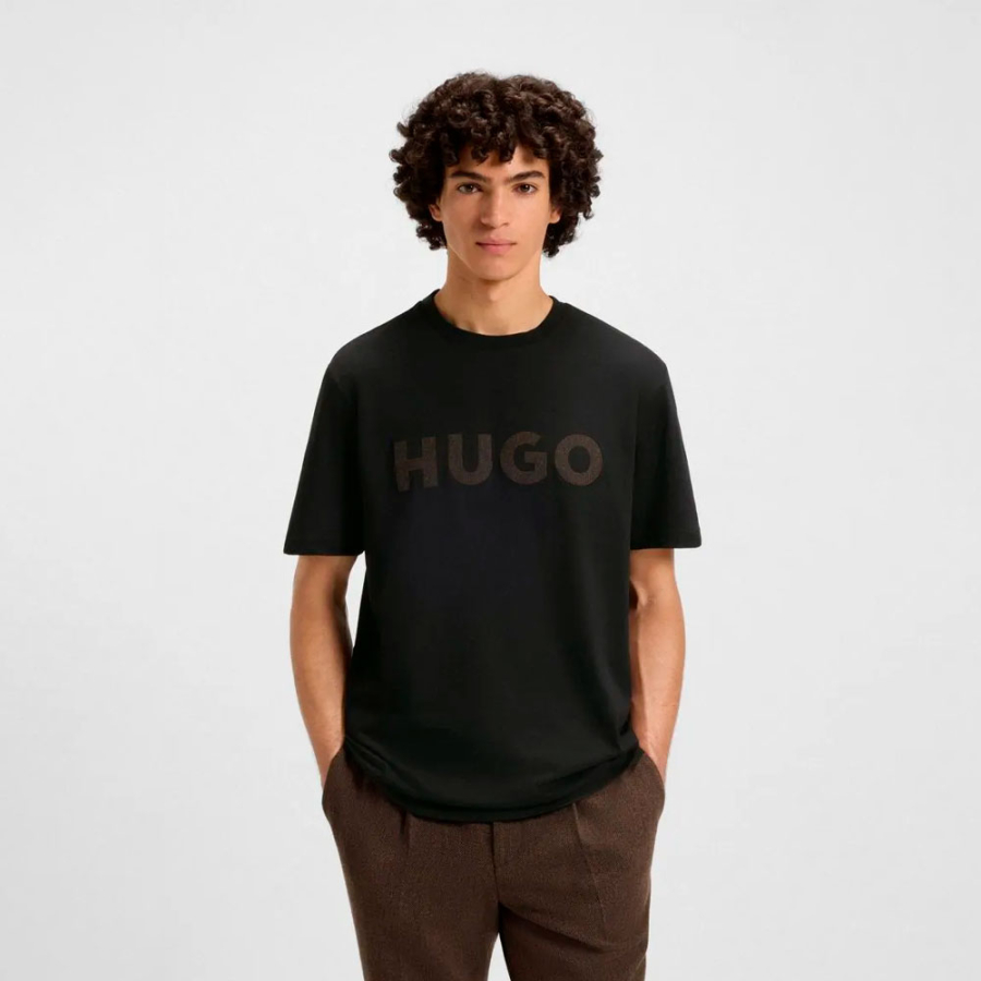 t-shirt-mit-logo-auf-der-vorderseite t-shirt-mit-logo-auf-der-vorderseite