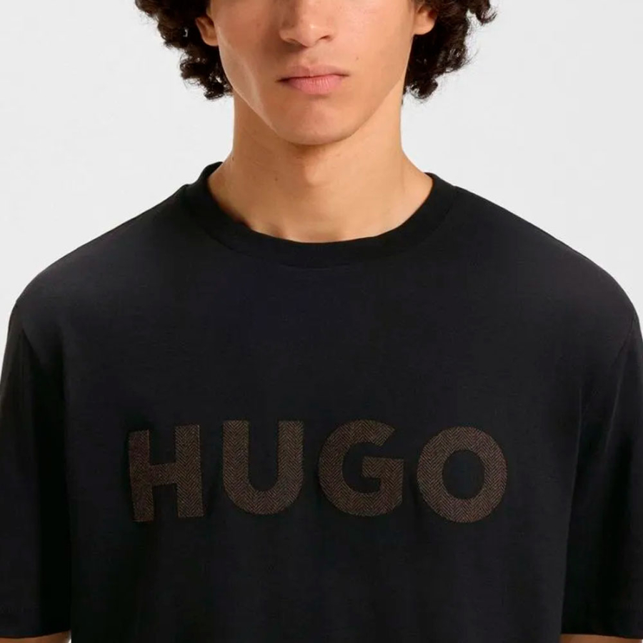 camiseta-con-logo-en-el-frente camiseta-con-logo-en-el-frente